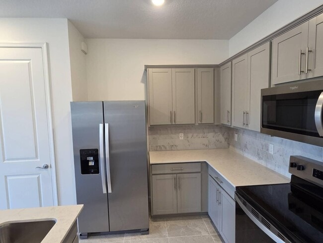 Building Photo - 2880 SE Federal Hwy