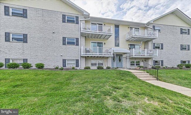 Building Photo - 13 Warren Lodge Ct