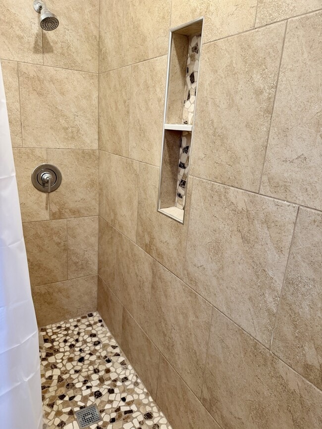 Building Photo - 972 S Hope Ave