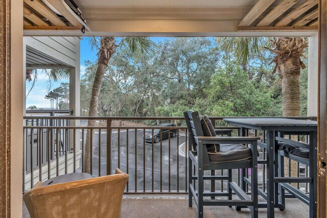 Building Photo - 23 S Forest Beach Dr