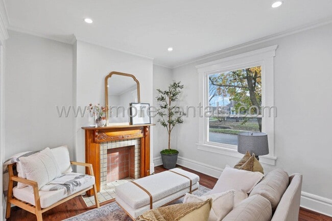 Building Photo - Stunning and move-in ready 3 bdr house