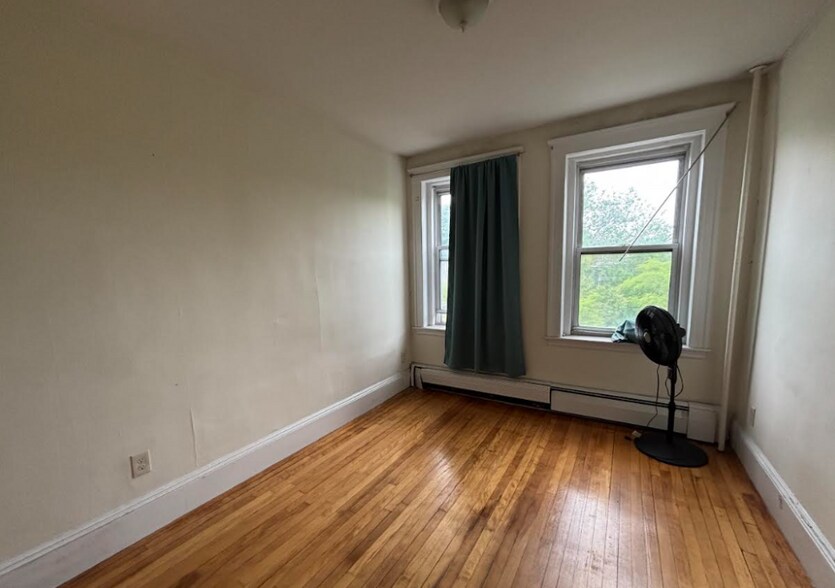 Building Photo - 51 Inman St