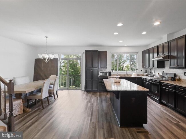 Building Photo - 422 Indigo Way