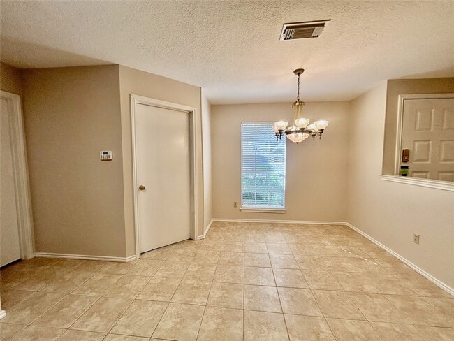 Building Photo - 11810 Stone Bridge Dr