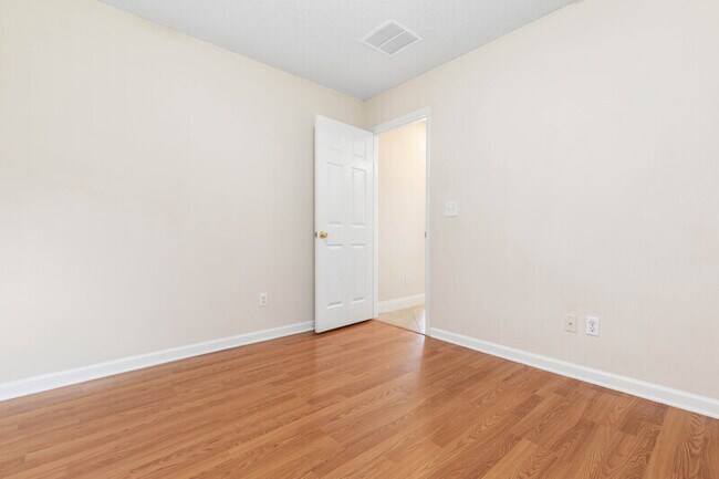 Building Photo - 5 Buffalo View Ln