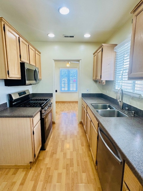 Building Photo - 2620 Graham Ave