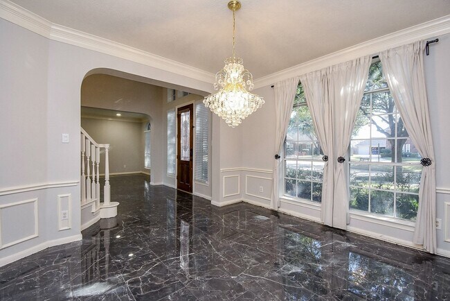 Building Photo - 2810 Grassy Knoll Ct