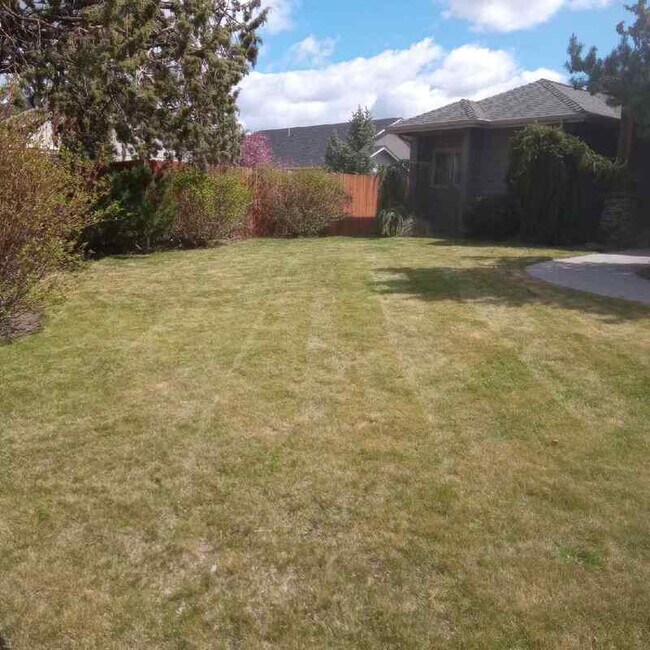 Building Photo - 2360 NW 19th St