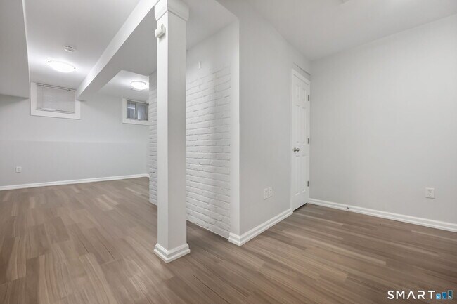Building Photo - 10 Haviland St