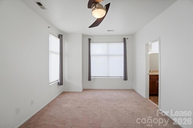 Building Photo - 921 Westbrook Dr