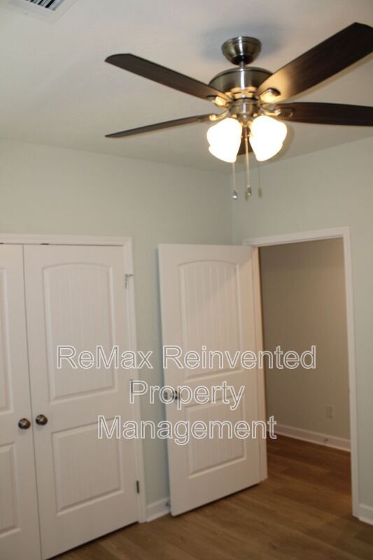 Building Photo - 921 Holbrook Dr