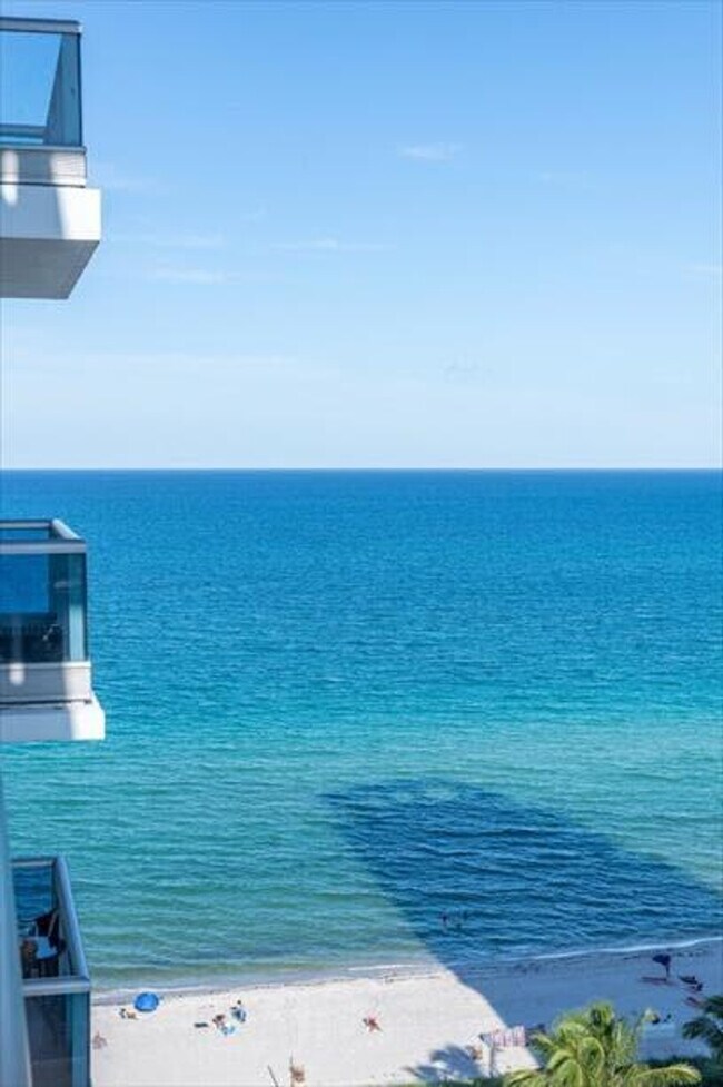 Building Photo - 6551 Collins Ave