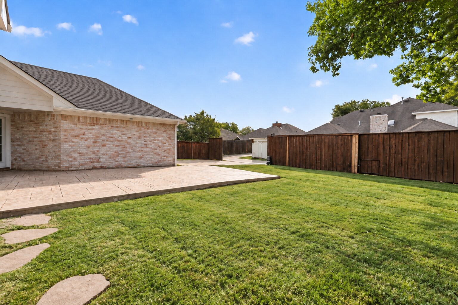 Building Photo - 1624 Ariel Dr