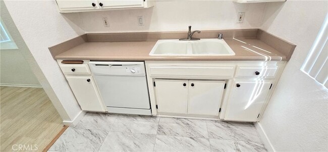 Building Photo - 630 W Dryden St