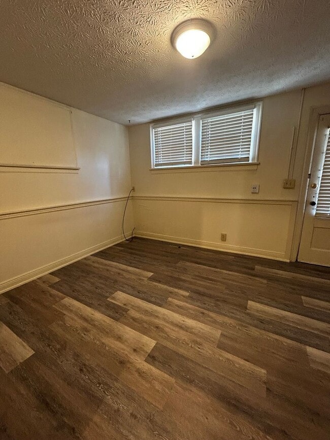 Building Photo - 2206 Summit St