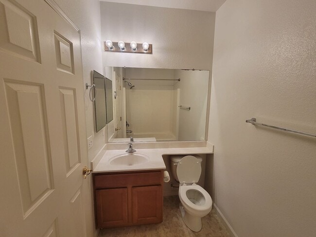 Building Photo - Residential 3 bed 2 bath in Elk grove