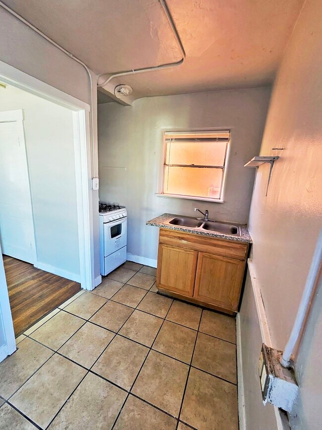 Building Photo - 1114 El Paso St