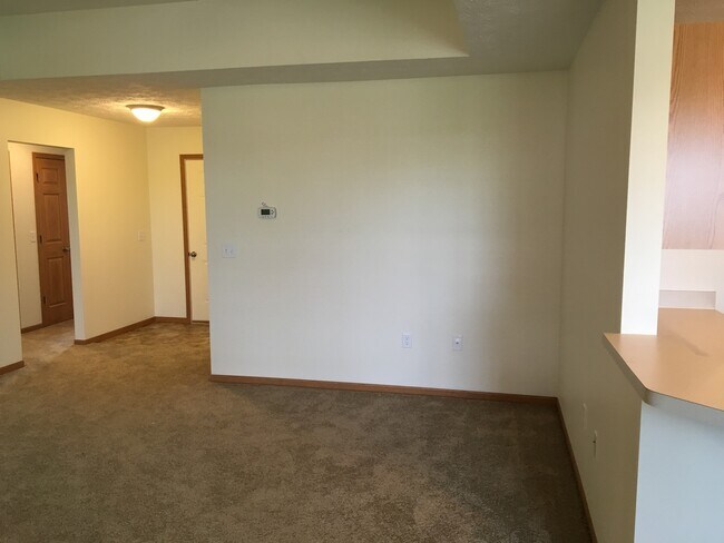 Building Photo - Laurel Creek Apts, 2225/2227 Shamrock Ln