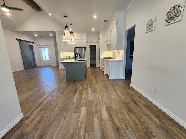 Building Photo - 16013 Dahlia Rd