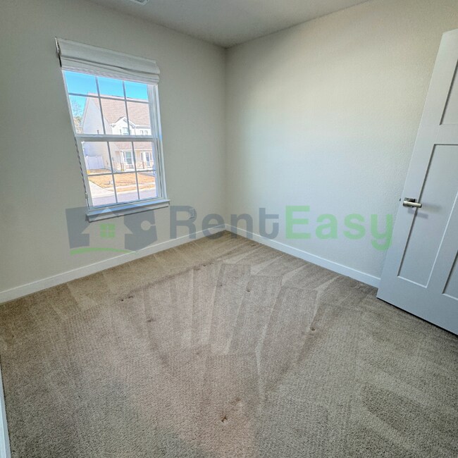 Building Photo - 225 Goldenstar Ln