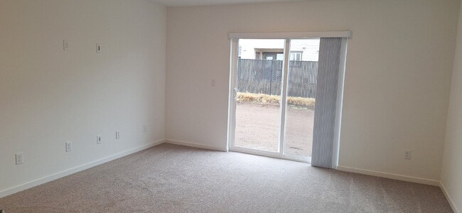 Building Photo - 3 Bedroom 2 Bathroom New build House