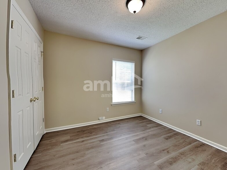 Building Photo - 537 Beverly Dr