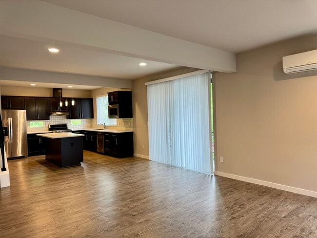 Building Photo - Village Crest Townhome!!!