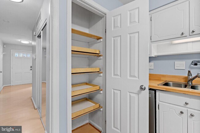 Building Photo - 9106 Suede Ct