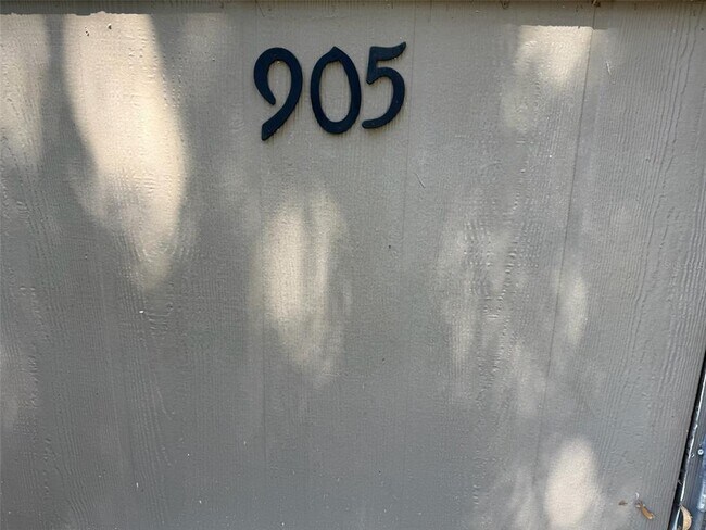 Building Photo - 6519 W Newberry Rd