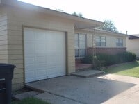 Building Photo - 432 NE Elmhurst Ave