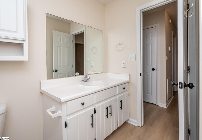 Building Photo - 475 Vinyard Rd