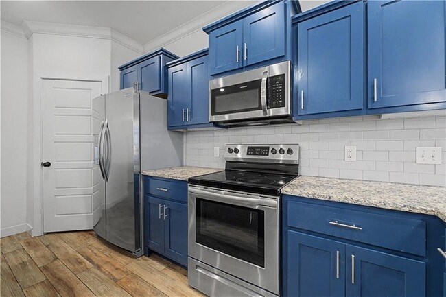 Building Photo - 3215 SW Hillstone Ave