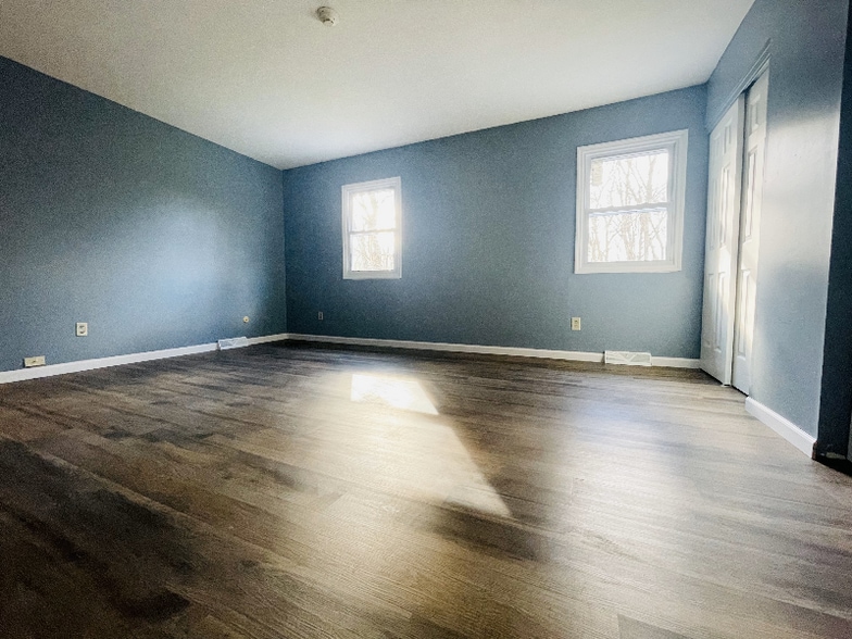 Building Photo - 14 Southbury Rd