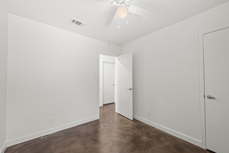 Building Photo - 3508 Southridge Dr