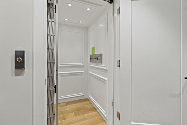 Building Photo - 1520 16th Ct N