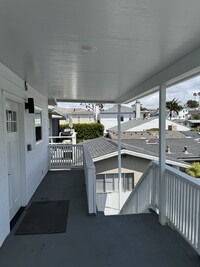Building Photo - 511 Poinsettia Ave