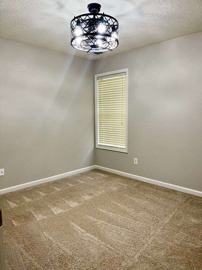 Building Photo - 6928 Mahonia Pl