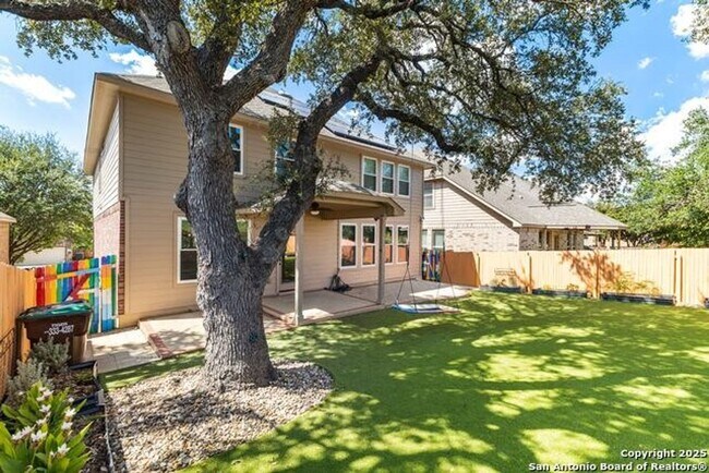 Building Photo - Move In Ready - Stunning 4 bd/2.5 Located ...