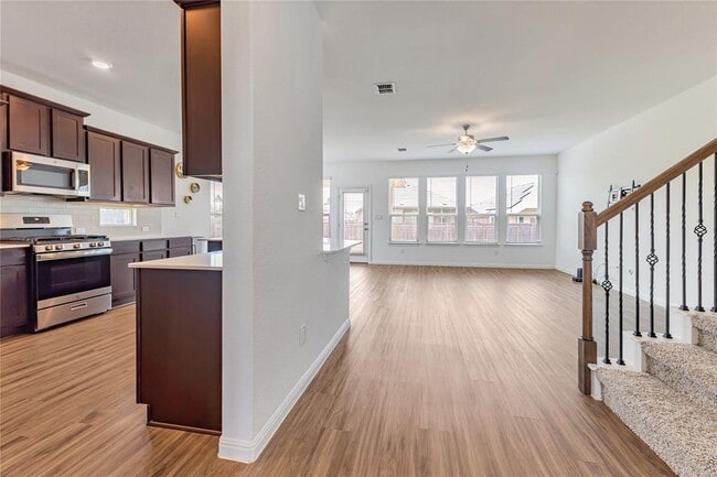 Building Photo - 408 Mante Ct