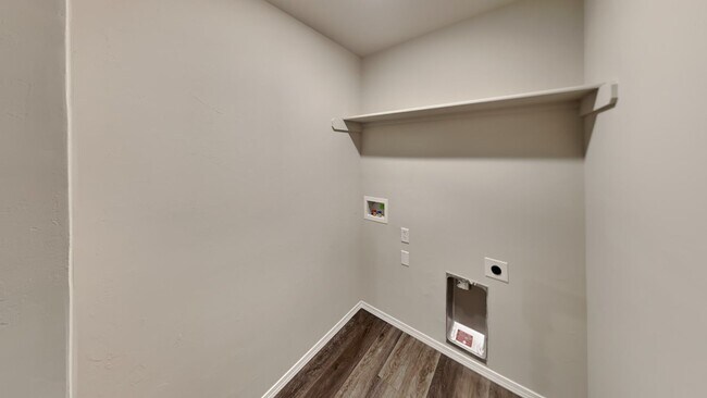 Building Photo - Very Nice 4 Bedroom 2 Bath Home in Yukon S...