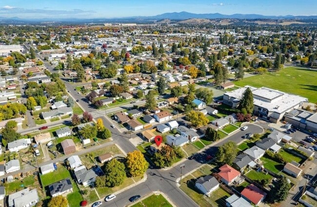 Building Photo - 603 E Columbia Ave