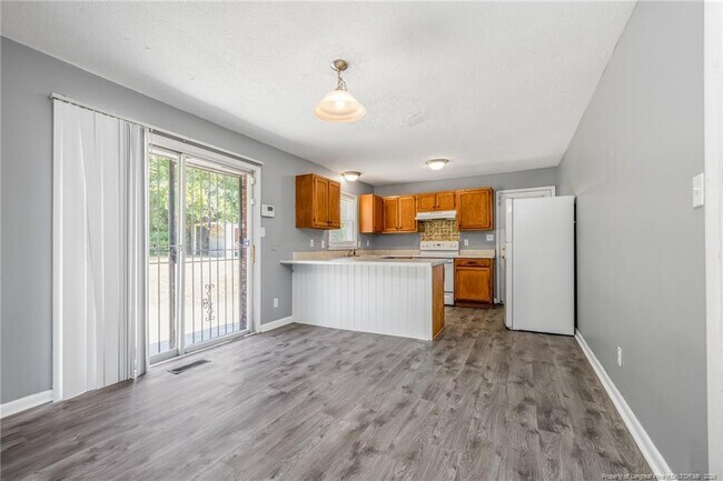 Building Photo - 7401 Paxton Dr
