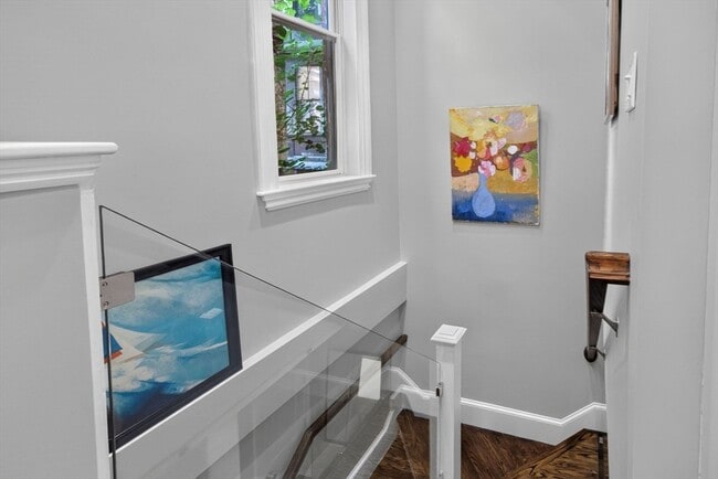 Building Photo - 14 Hereford St