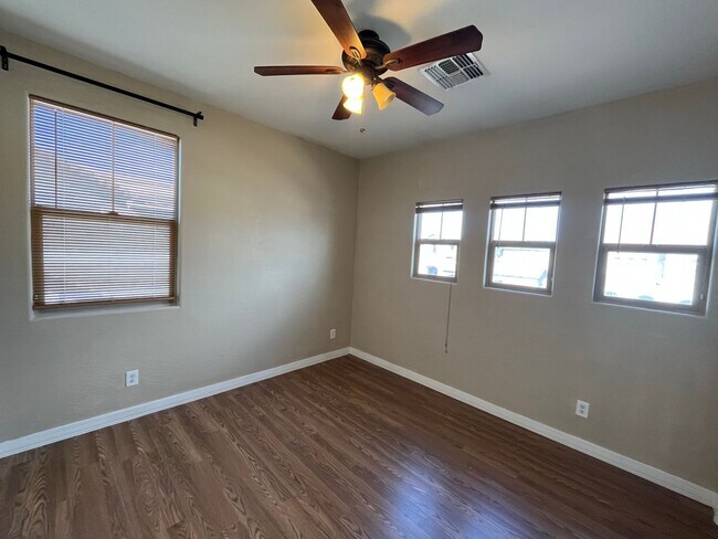 Building Photo - 5 Bedroom Home in the Montelena Neighborho...