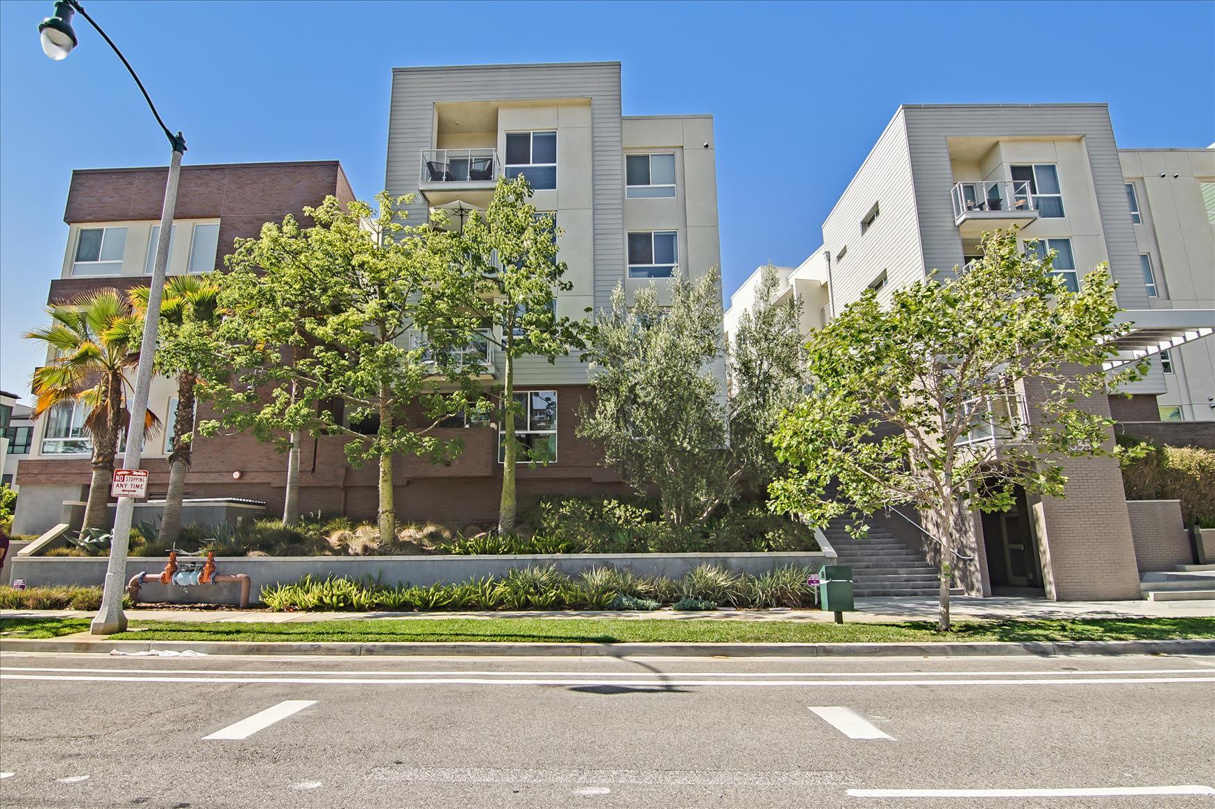 Building Photo - 12655 Bluff Creek Dr