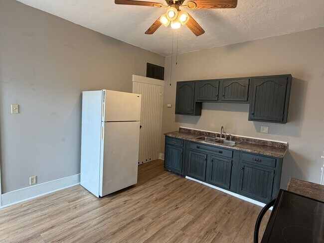 Building Photo - FordAve12