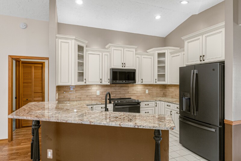 Building Photo - 523 Hidden Hollow Dr
