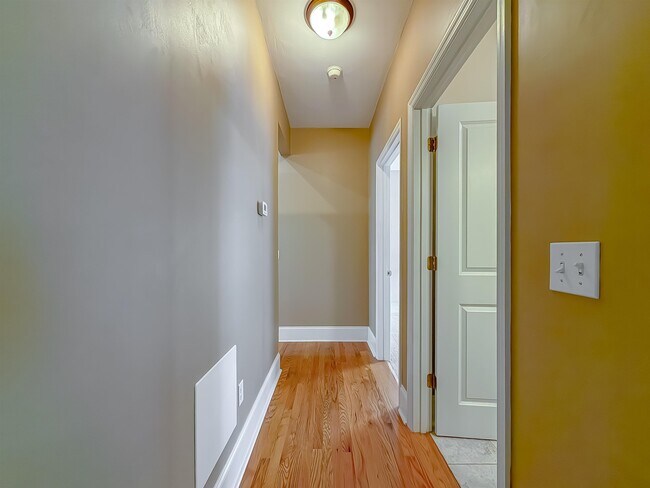 Building Photo - 1946 Sagebrook Dr