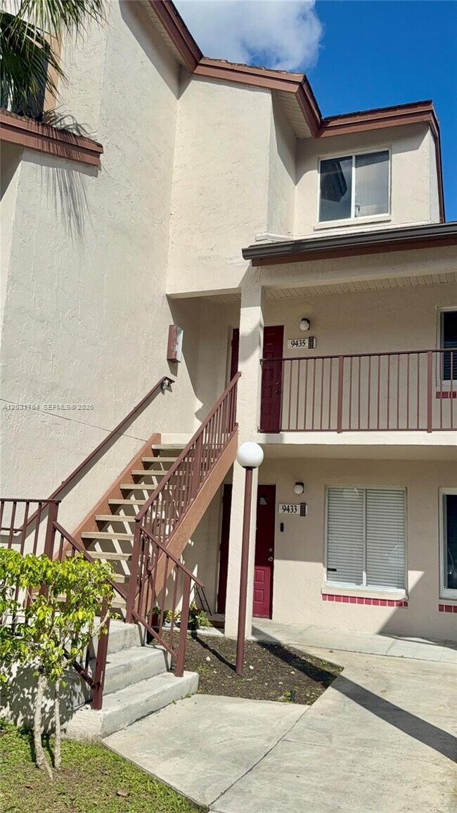 Building Photo - 9435 SW 140th Ct