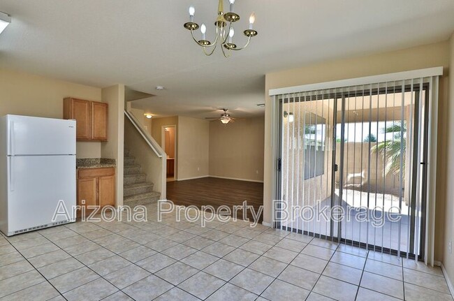 Building Photo - 1186 S Fresno Ct